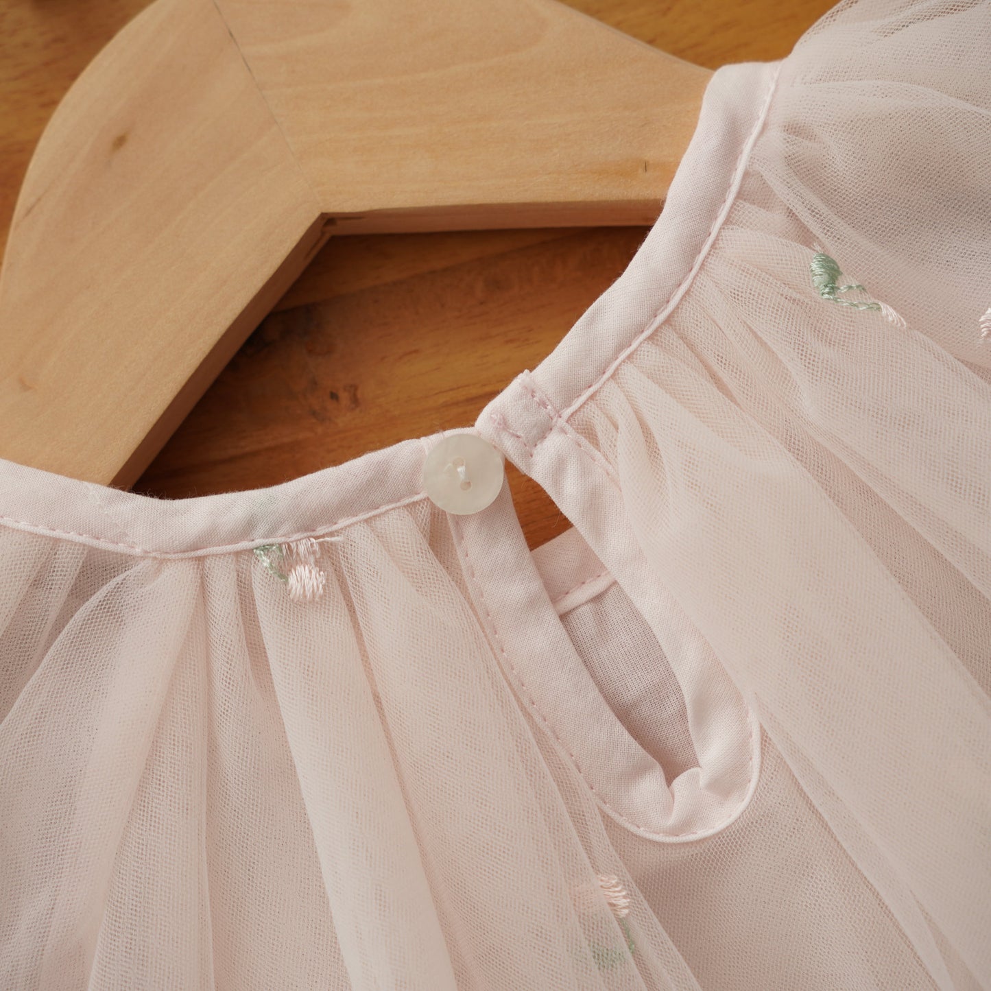 Little Embroidery Flower Mesh Dress (White Size 120)